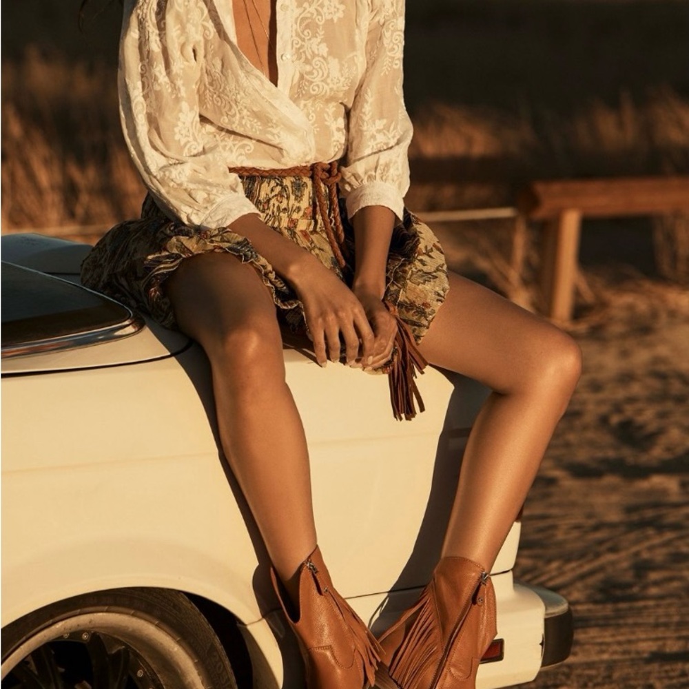 Elvio Zanon Stylish Fringe Leather Ankle Booties